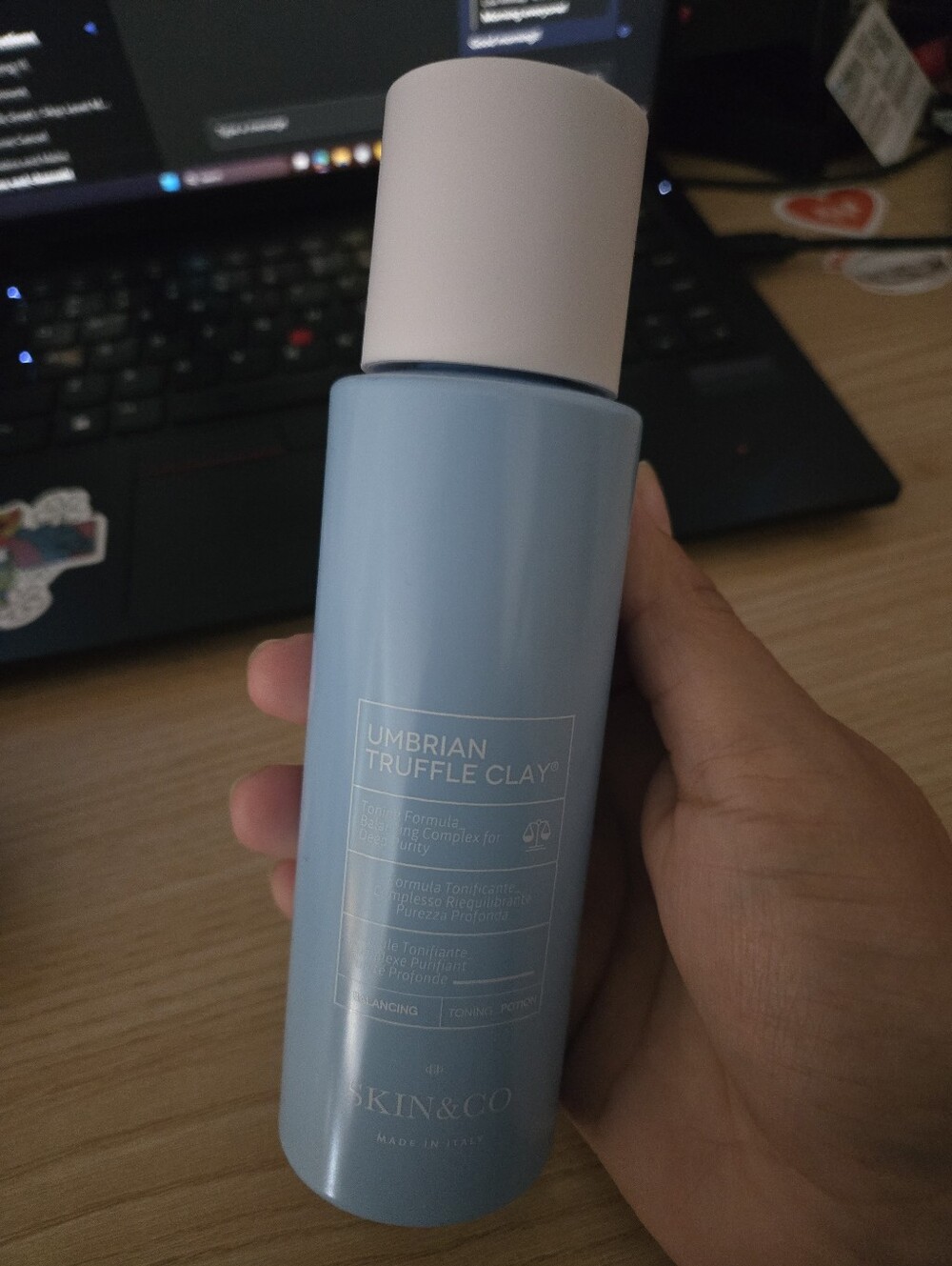 Skin Umbrian Truffle Clay Toner - Light Blue & White